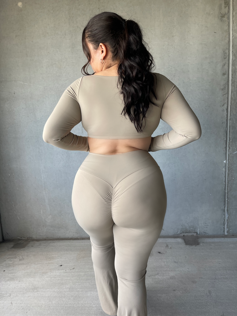I AM BEAUTIFUL ACTIVE BOOTY SCRUNCH FLARE LEGGINGS- TAUPE